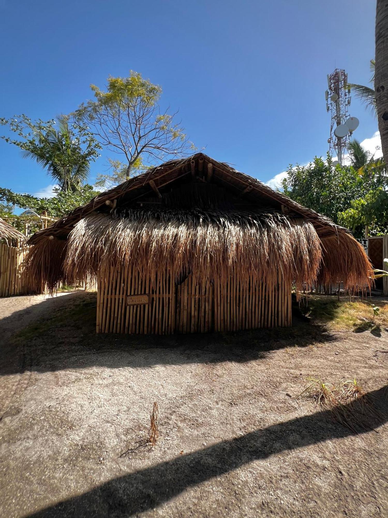 Albergue Tribal Huts Community Daanbantayan Exterior foto
