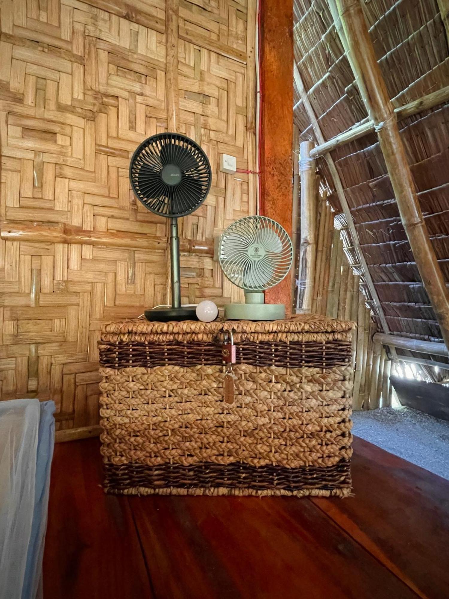 Albergue Tribal Huts Community Daanbantayan Habitación foto
