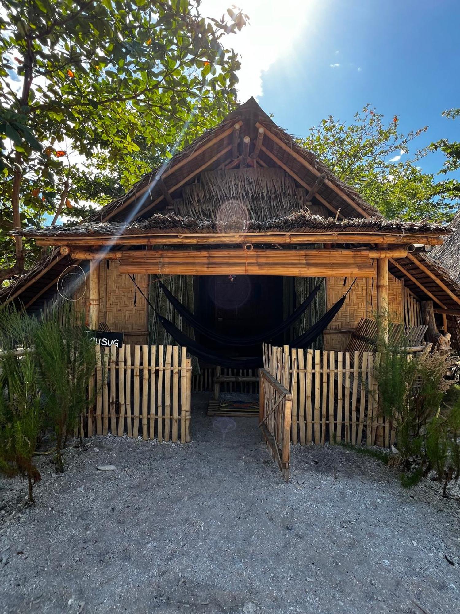 Albergue Tribal Huts Community Daanbantayan Exterior foto